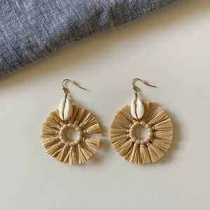 NWT shell earrings